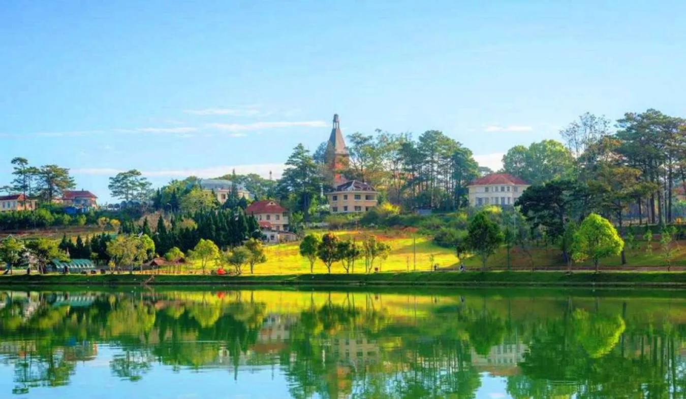 Hồ Xuân Hương - Địa điểm du lịch Đà Lạt đầy mộng mơ