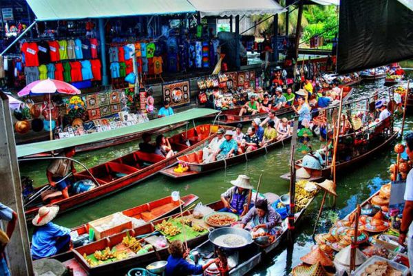 Thái Lan có rất nhiều khu chợ nổi đẹp và hấp dẫn