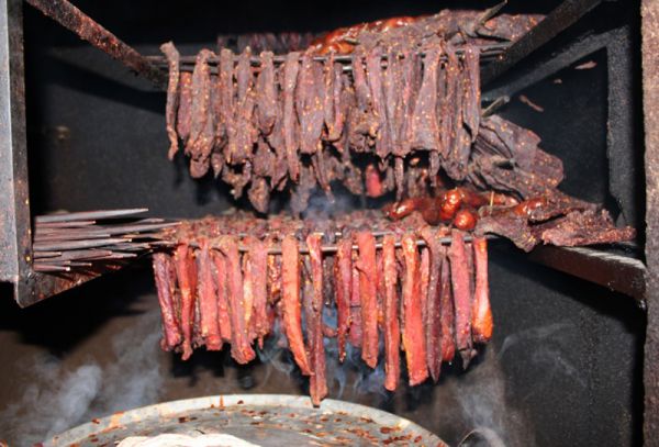 Thịt trâu gác bếp - món ăn hấp dẫn của người dân Yên Bái