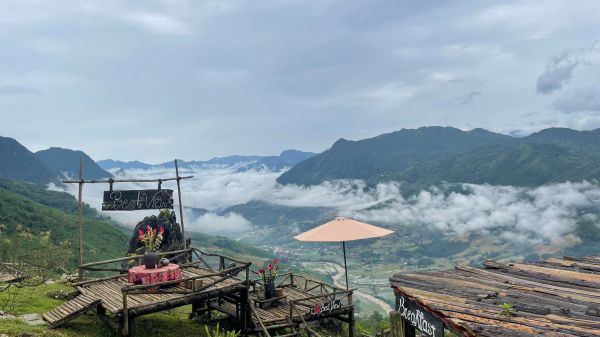 Từ Best View bạn có thể ngắm trọn thung lũng Mường Hoa, bản Tả Van