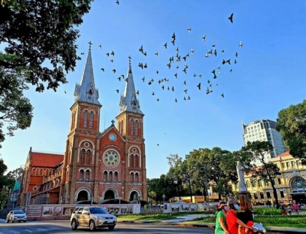 Nhà thờ Đức Bà - địa điểm du lịch Sài Gòn siêu hấp dẫn (Ảnh: sưu tầm)