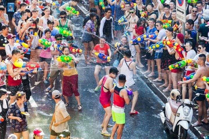 Lễ hội té nước Songkran có nghĩa đặc biệt quan trọng tại Thái Lan