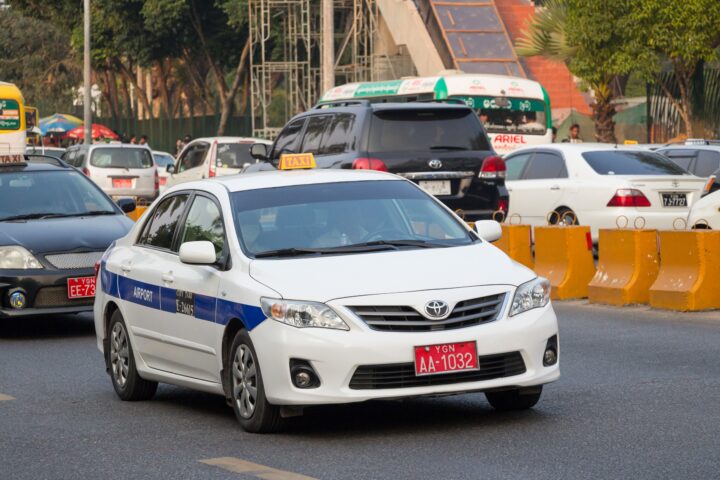 Taxi là phương tiện di chuyển nhanh chóng và tiện lợi nhất tại Myanmar