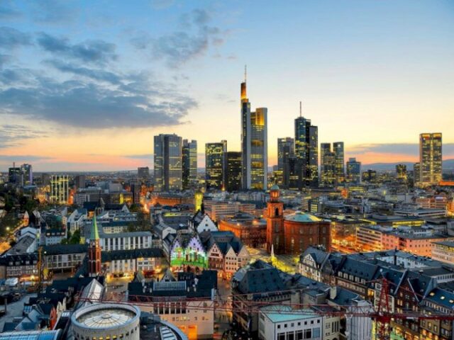 Du lịch Frankfurt Đức vào mùa thấp điểm để có giá tốt hơn