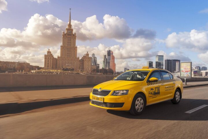 Taxi là phương tiện di chuyển từ sân bay quốc tế Sheremetyevo đến trung tâm thành phố Moscow