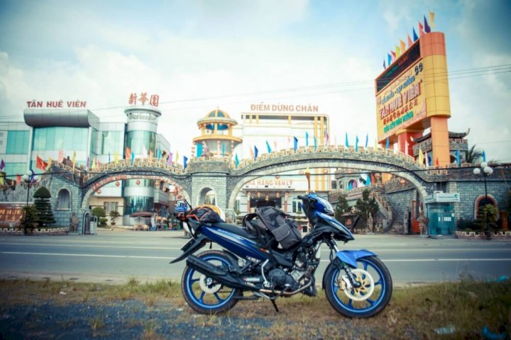 Đi xe máy bạn sẽ được khám phá vẻ đẹp của rất nhiều tỉnh thành miền Tây.