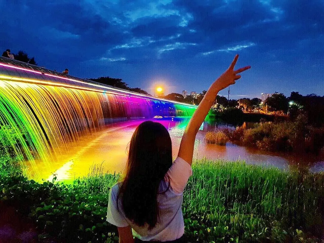Cầu Ánh Sao - điểm hẹ hò lý tưởng ở Sài Gòn