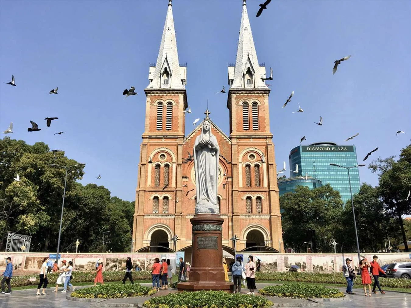 Nhà thờ Đức Bà - tuyệt tác kiến trúc hơn 100 năm tuổi ở Sài Gòn