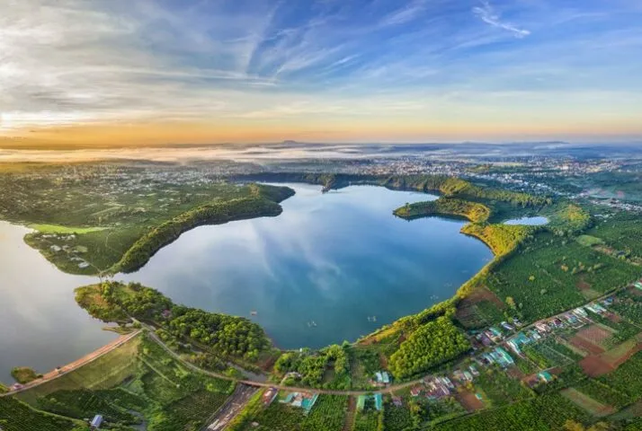 Hồ T'Nưng là địa điểm du lịch đẹp và nổi tiếng tại Gia Lai