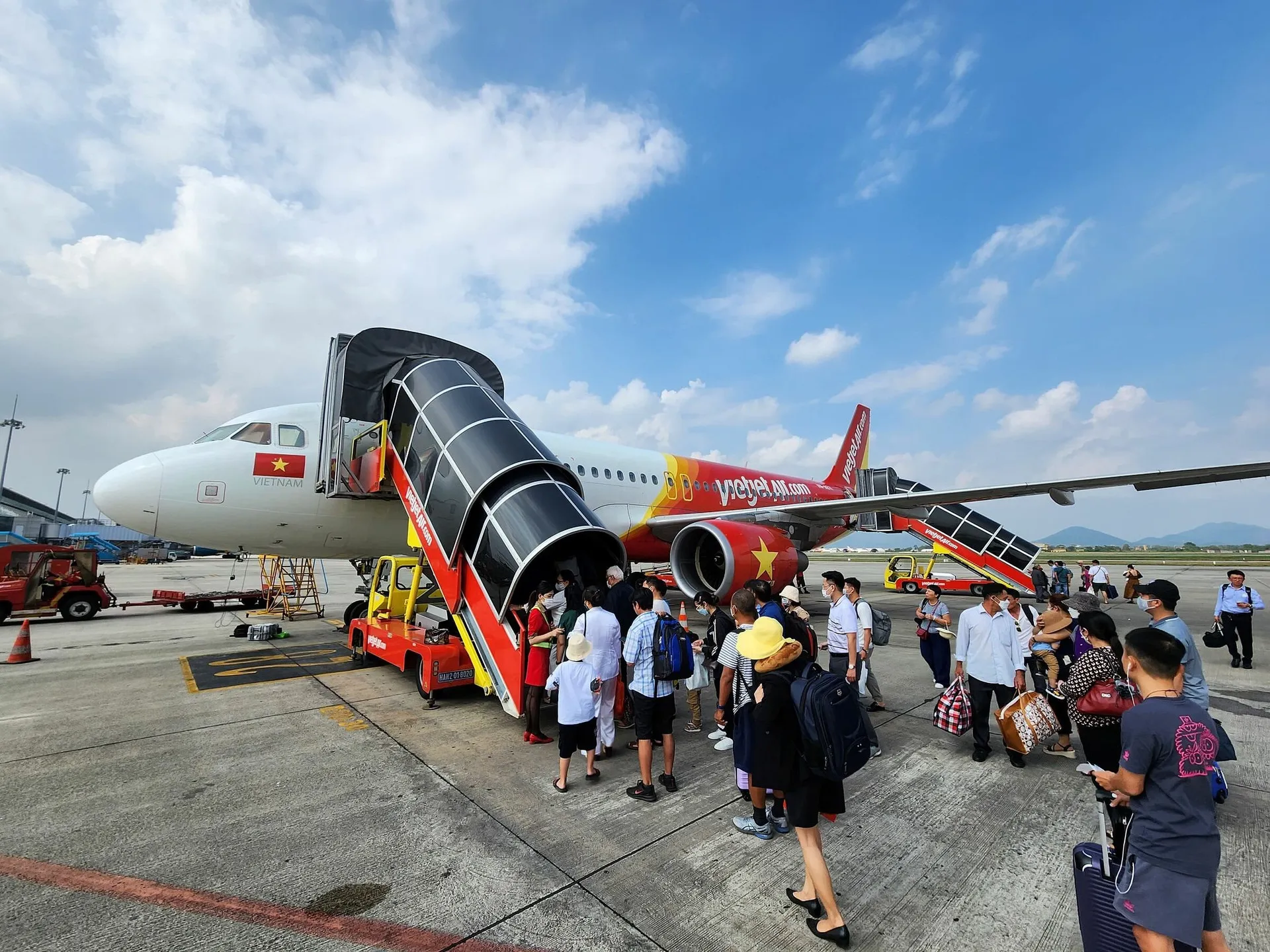 Vietjet Air là một trong các hãng hàng không giá rẻ khai thác lịch bay Buôn Mê Thuột Sài Gòn