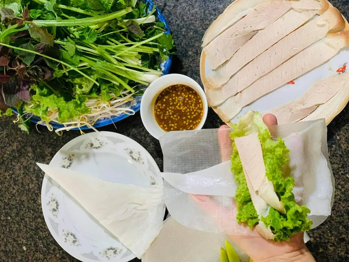 Bánh tráng cuốn thịt heo quán Mậu - Đặc sản Đà Nẵng ngon khó cưỡng
