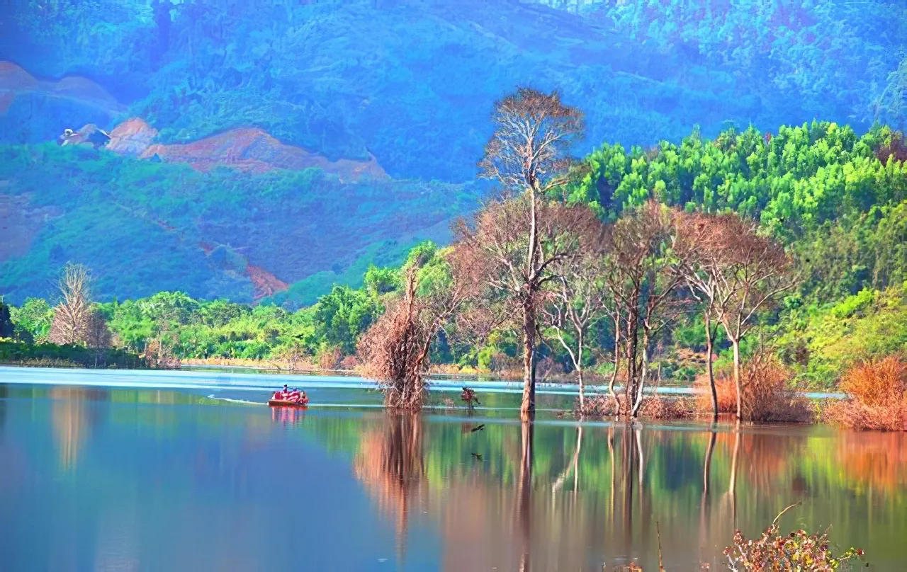 Tận mắt chiêm ngưỡng vẻ đẹp thơ mộng của hồ Ea Snô