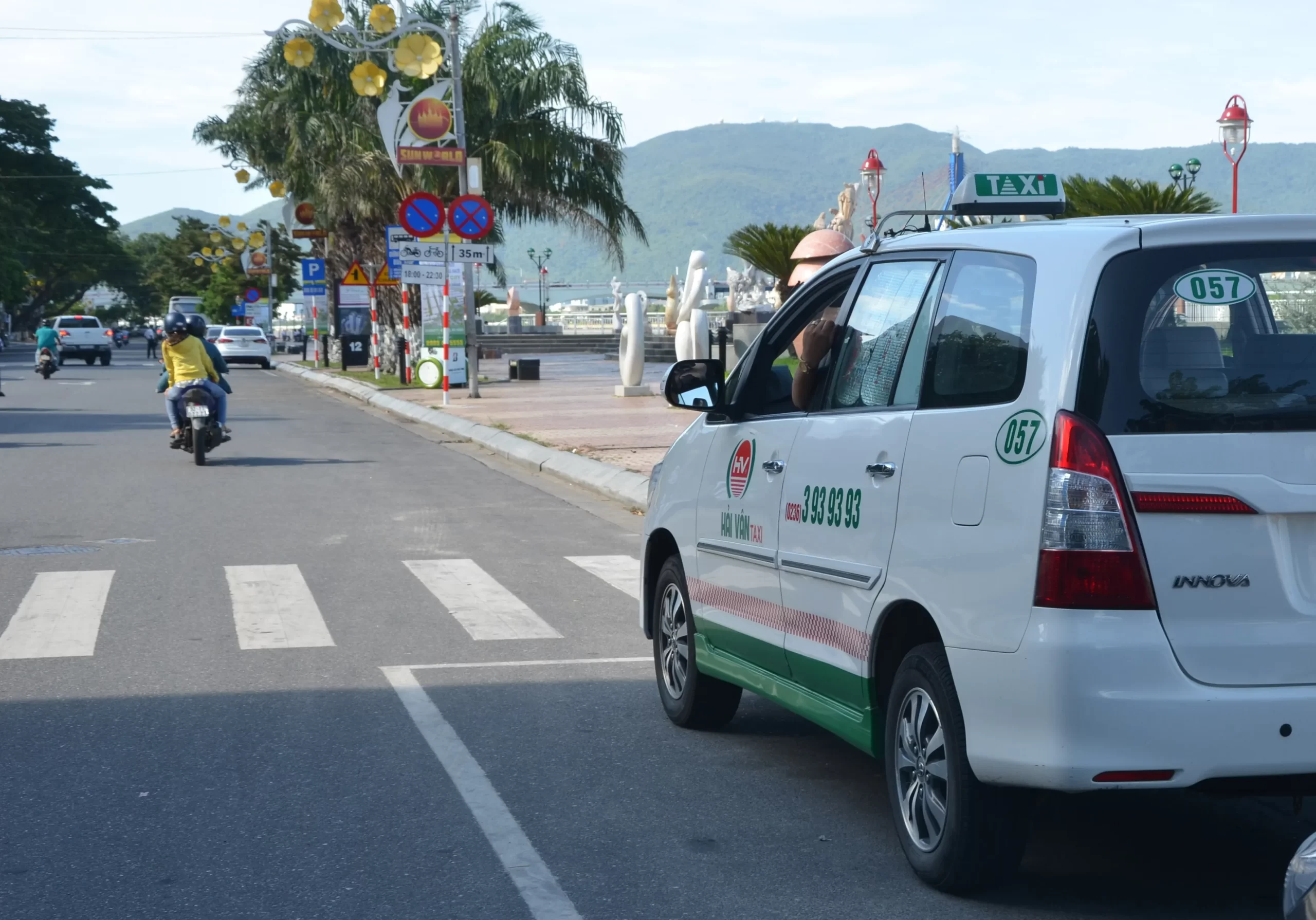 Di chuyển đến các địa điểm du lịch Đà Nẵng bằng taxi