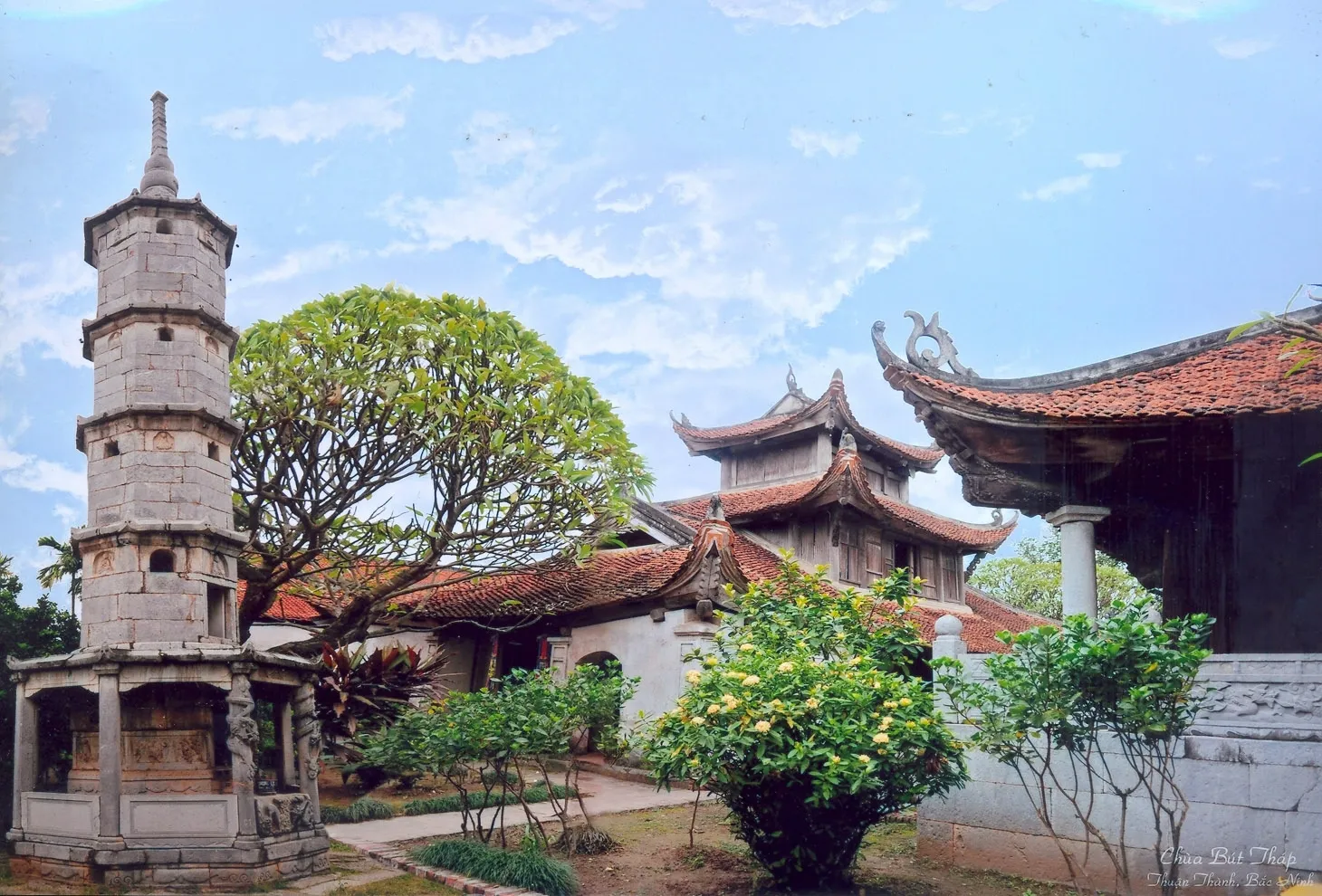 Du lịch Bắc Ninh đừng quên ghé chùa Bút Tháp