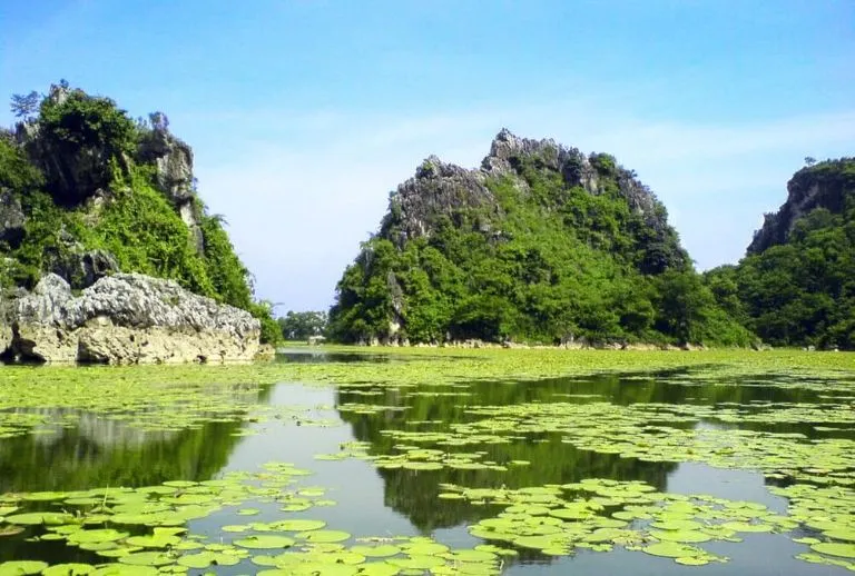 Hồ Quan Sơn - địa điểm du lịch cắm trại hấp dẫn gần Hà Nội