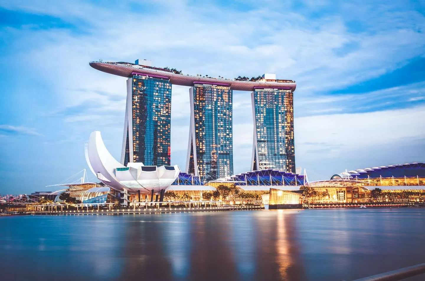 Marina Bay Sands - trung tâm sầm uất bậc nhất của Singapore