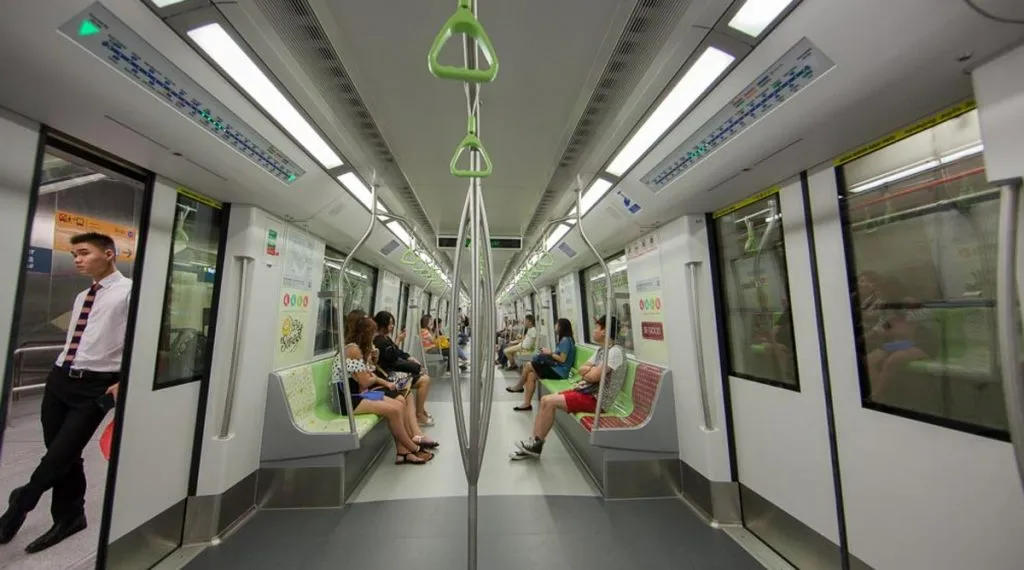 Tàu điện ngầm là phương tiện công cộng phổ biến tại Singapore