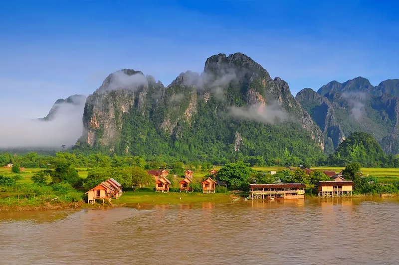 Vang Vieng - Thị trấn bình yên và lãng mạn