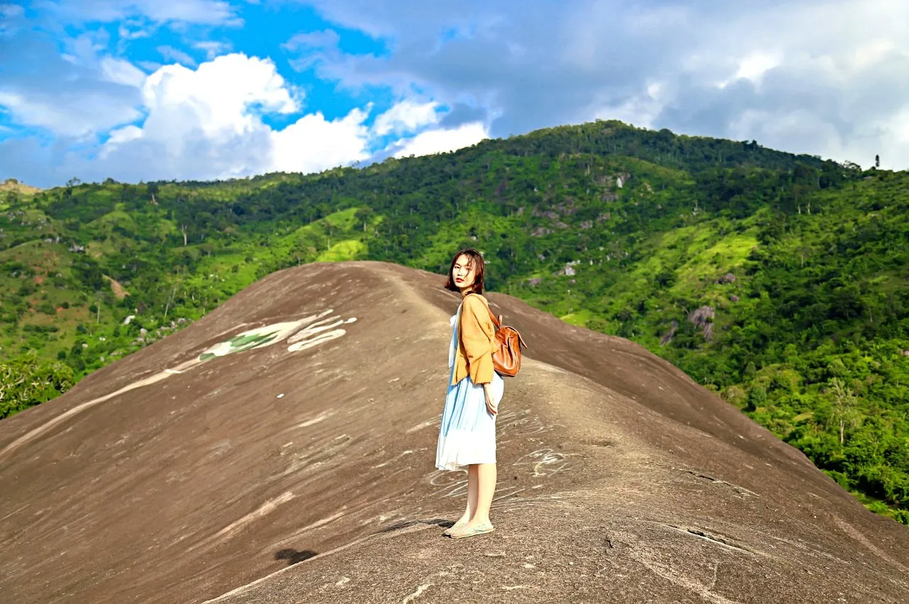 Đá Voi Mẹ - Tảng đá nguyên khối lớn nhất Việt Nam