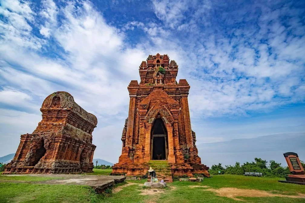 Tháp Bánh Ít: Nét đẹp huyền bí trong kiến trúc Chăm Pa